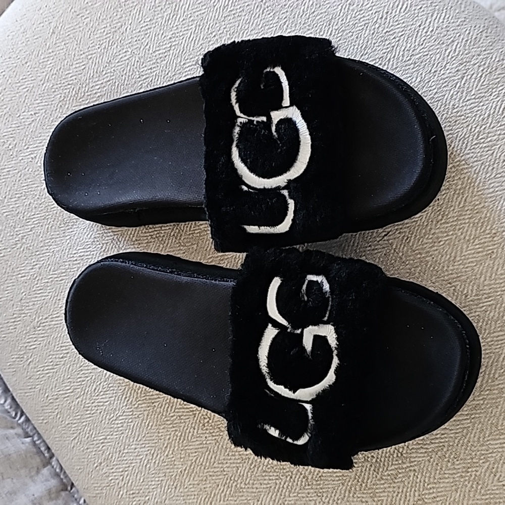 Ugg slides
